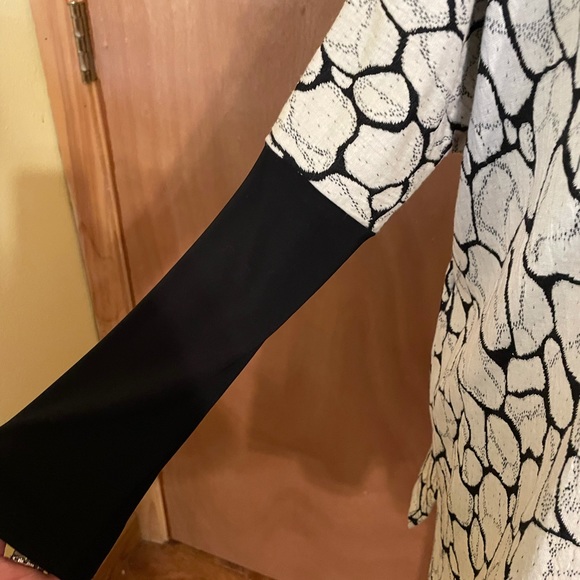 NWT Comfy IC Connie K cream and black top (OLCC-AF) - Picture 4 of 11